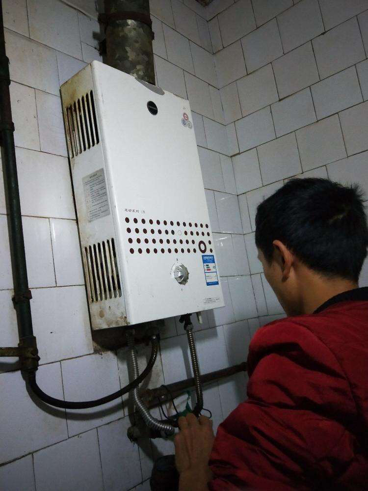 捷達(dá)汽車雨刷器的維修_武漢服務(wù)器維修_服務(wù)和連接的外圍應(yīng)用配置器