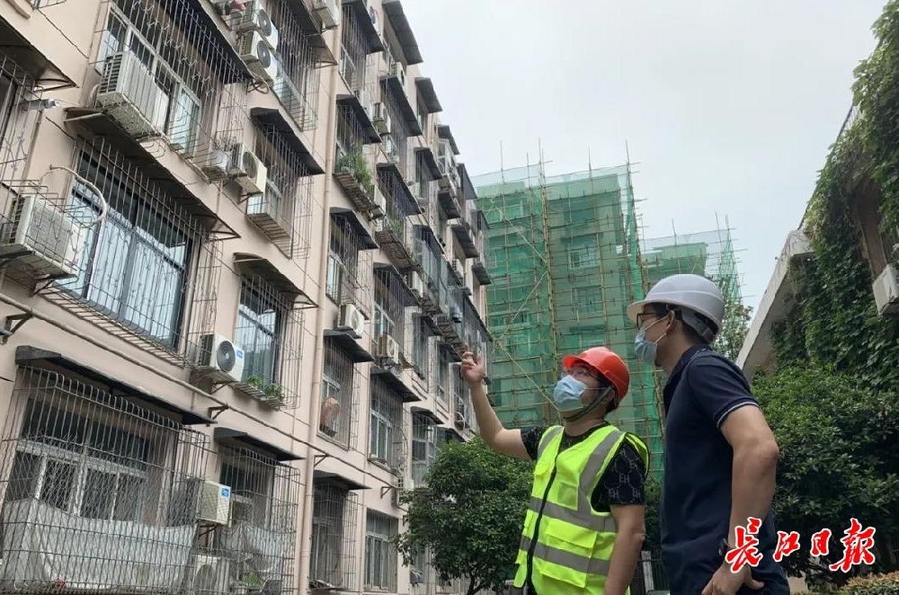早安武漢｜羨慕！連抽油煙機(jī)都幫洗了……武漢這個區(qū)54個老舊小區(qū)進(jìn)場改造